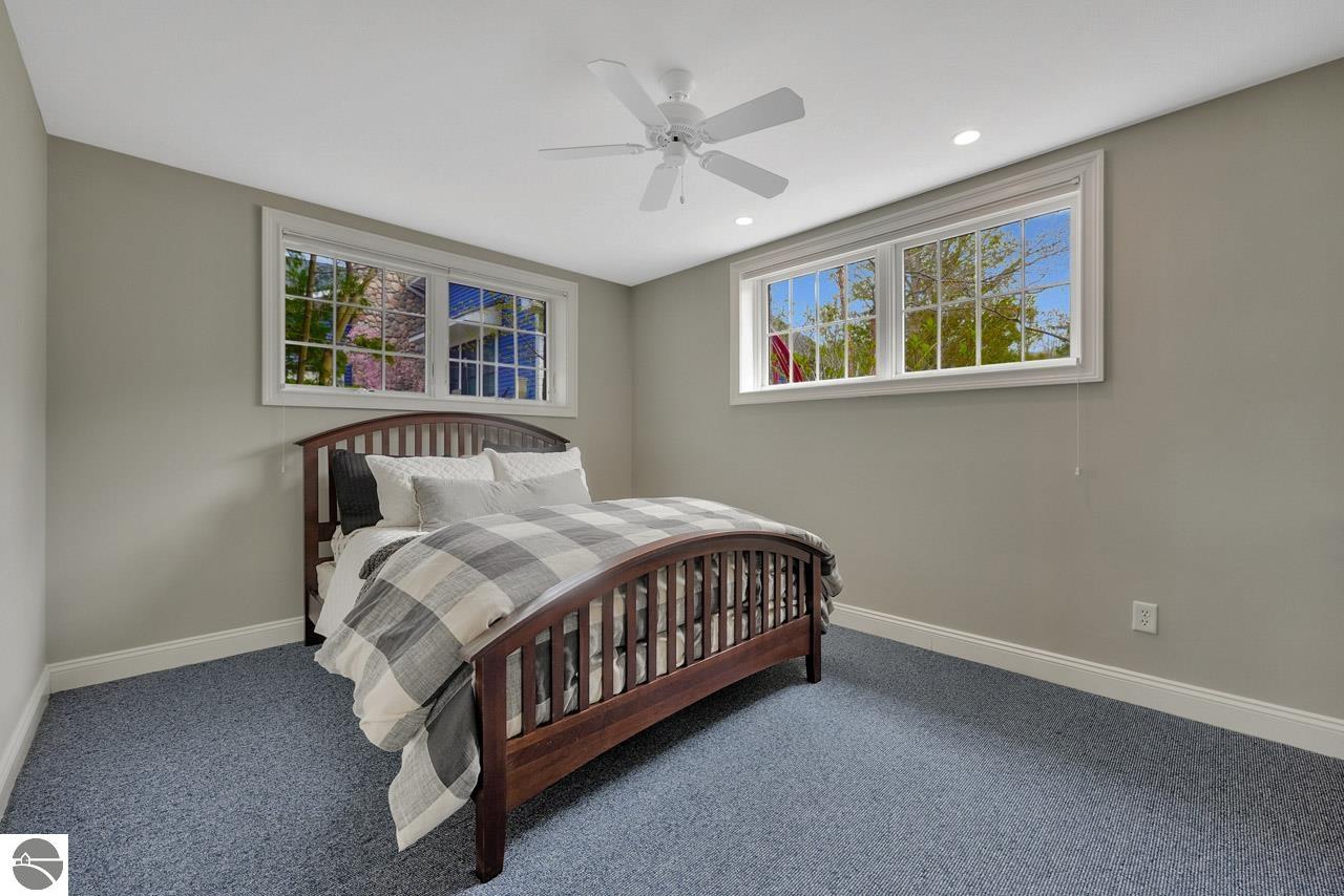 8030 S Lakeview