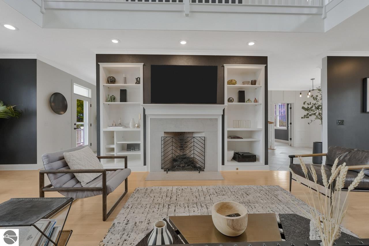 8030 S Lakeview