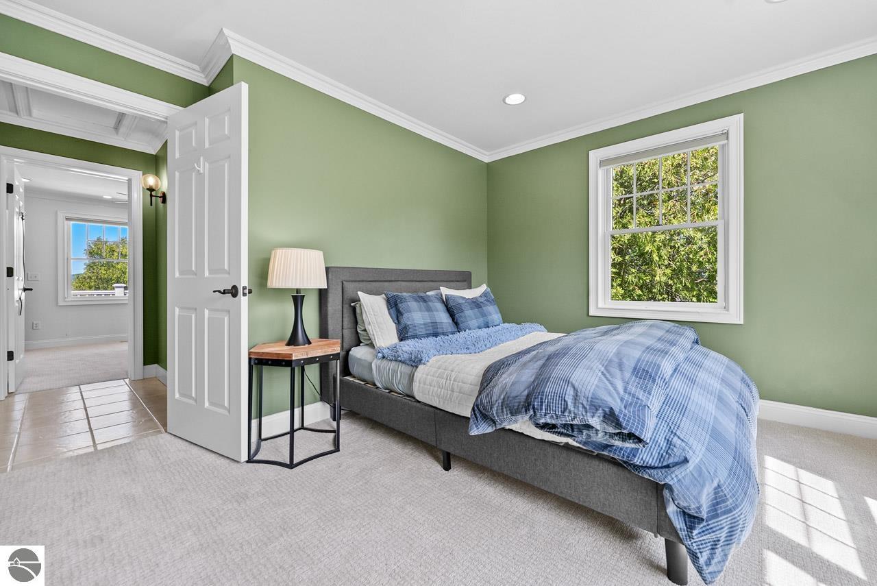 8030 S Lakeview