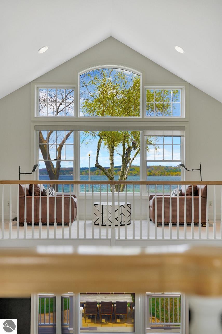 8030 S Lakeview
