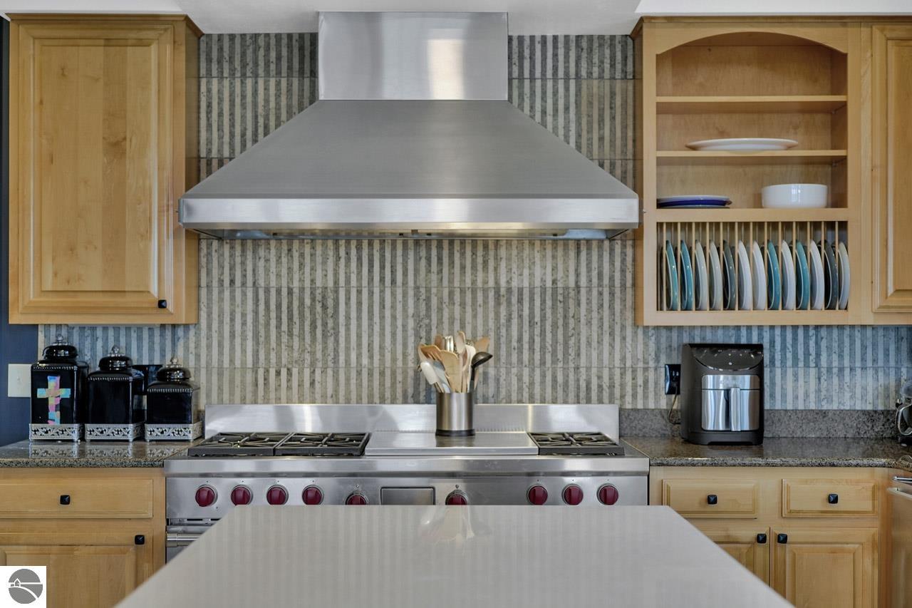 8030 S Lakeview