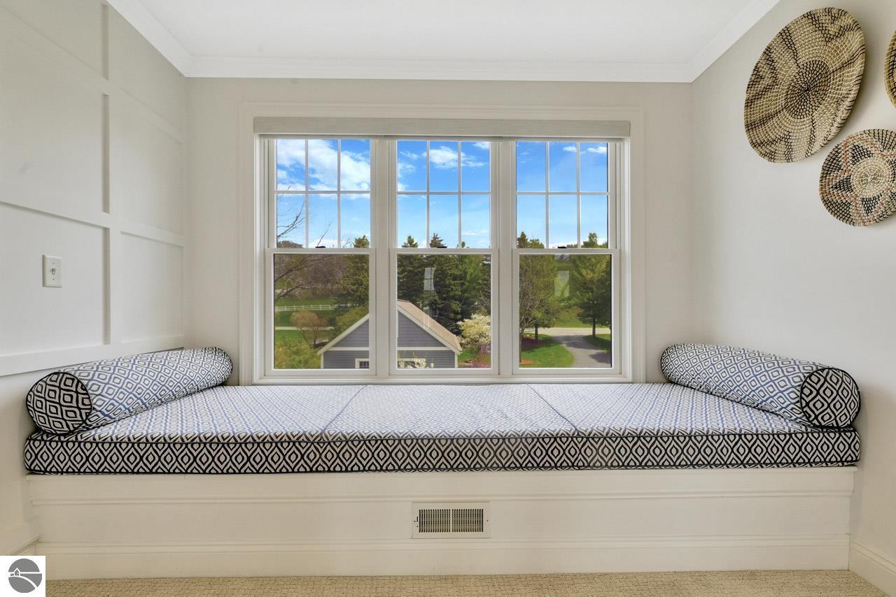 8030 S Lakeview