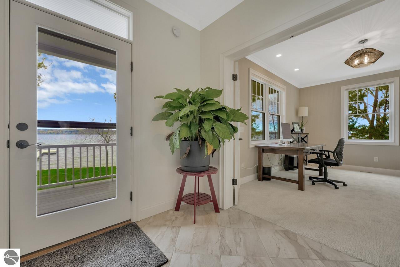 8030 S Lakeview