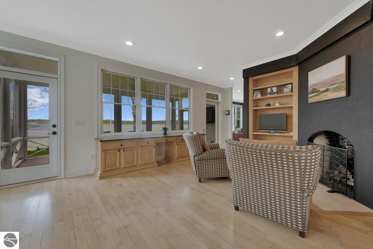 8030 S Lakeview