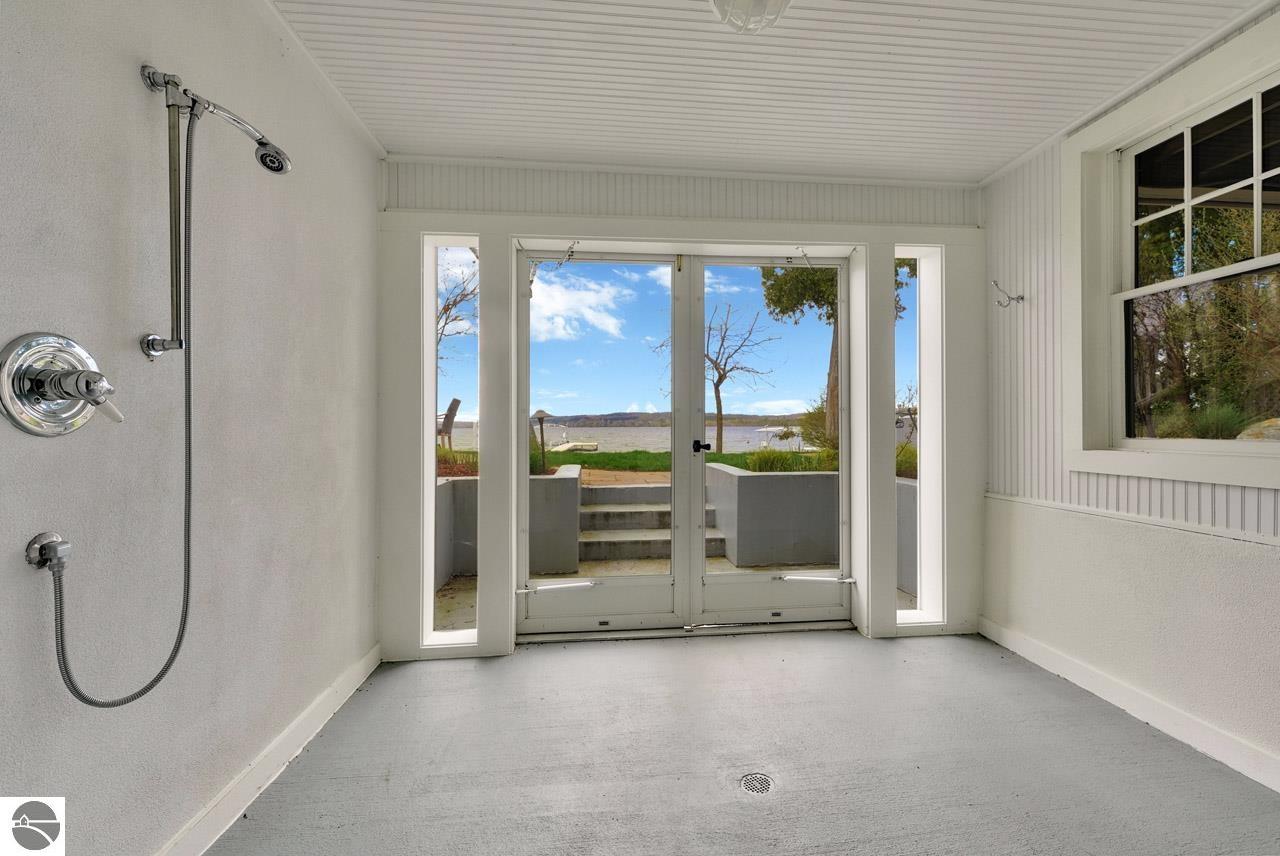 8030 S Lakeview