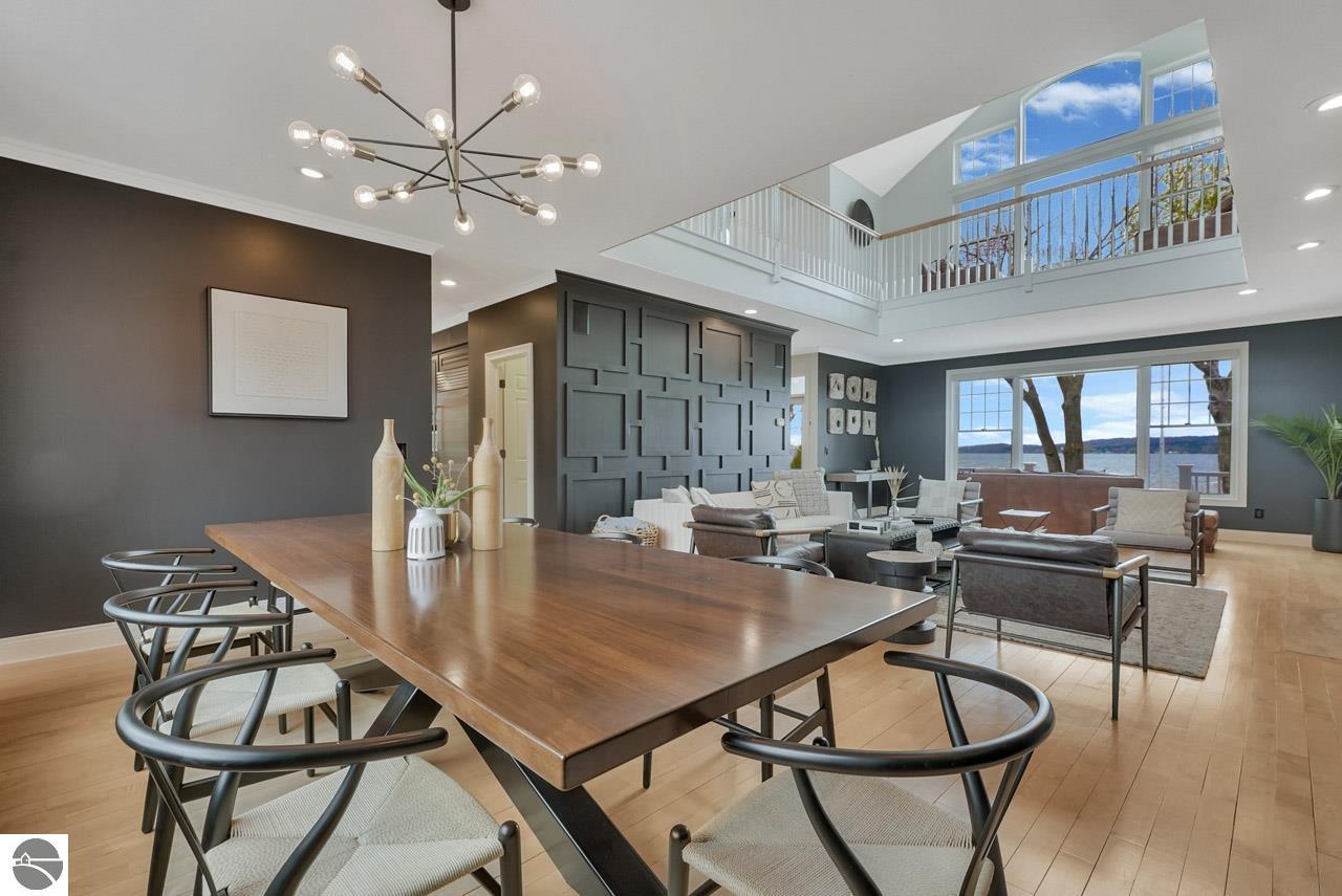 8030 S Lakeview