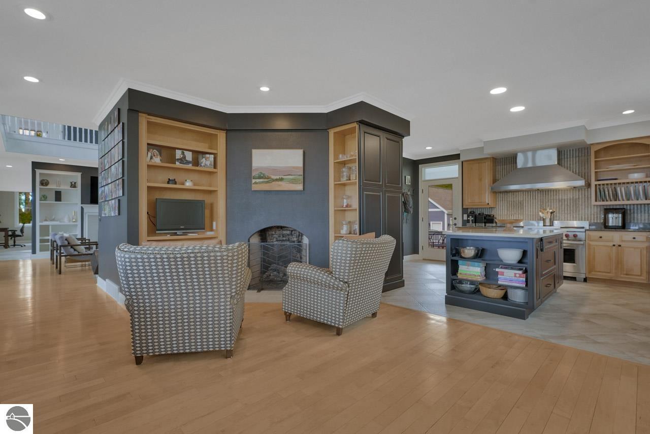 8030 S Lakeview