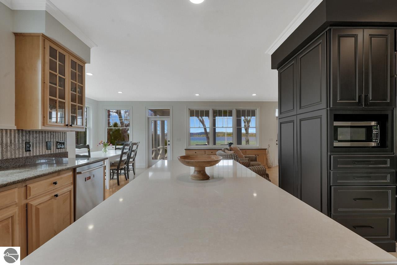 8030 S Lakeview