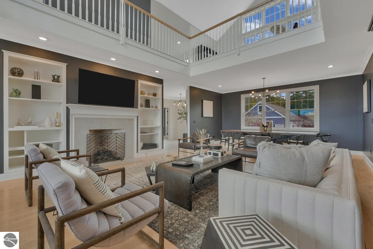 8030 S Lakeview