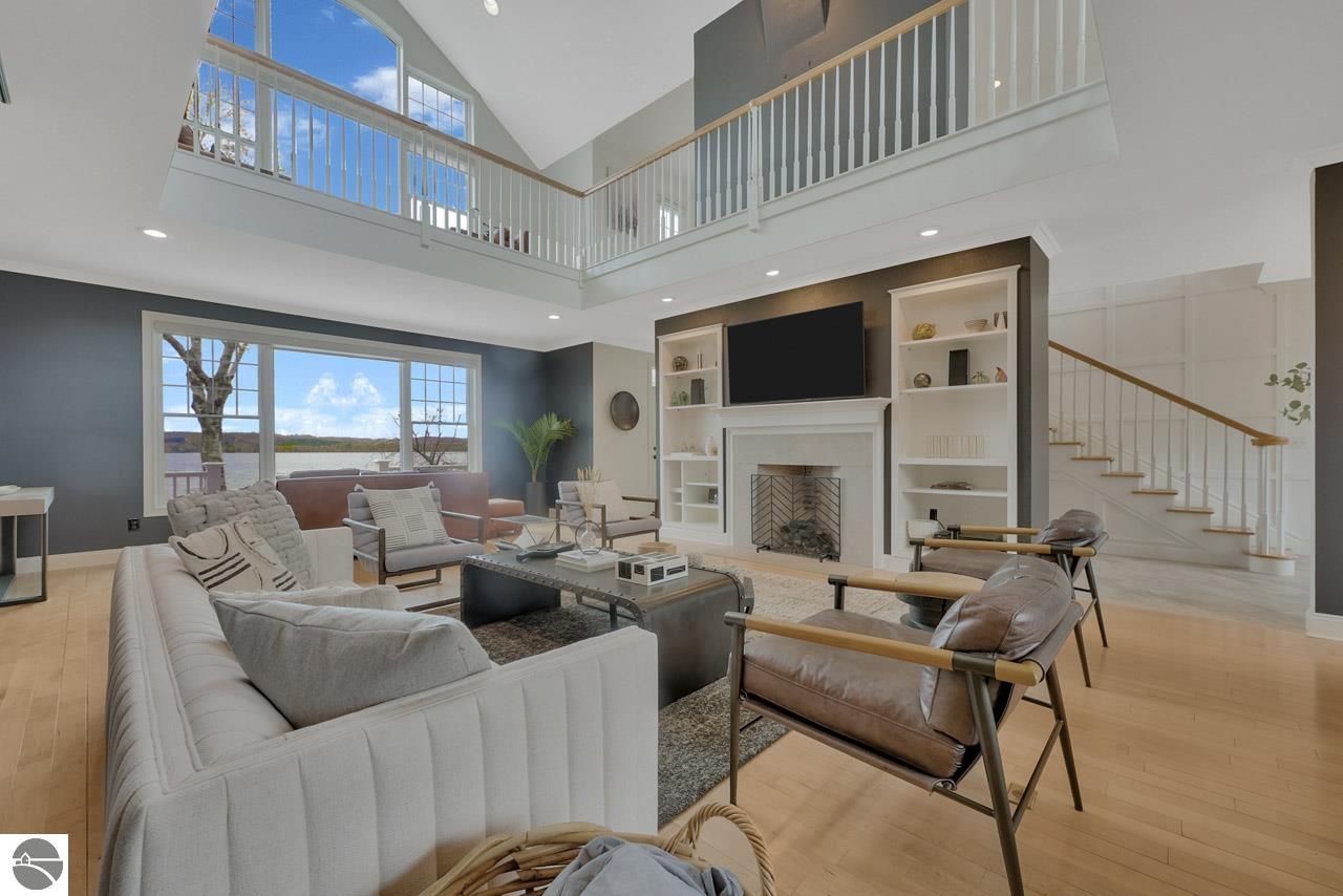 8030 S Lakeview
