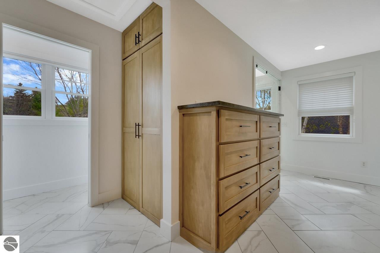 8030 S Lakeview