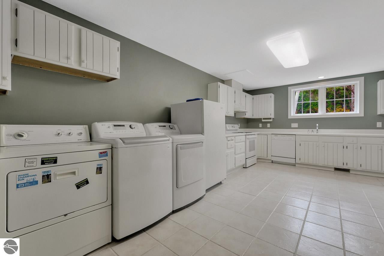 8030 S Lakeview