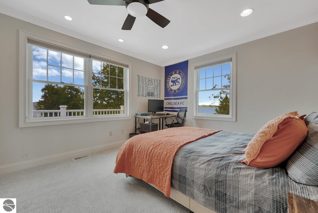 8030 S Lakeview