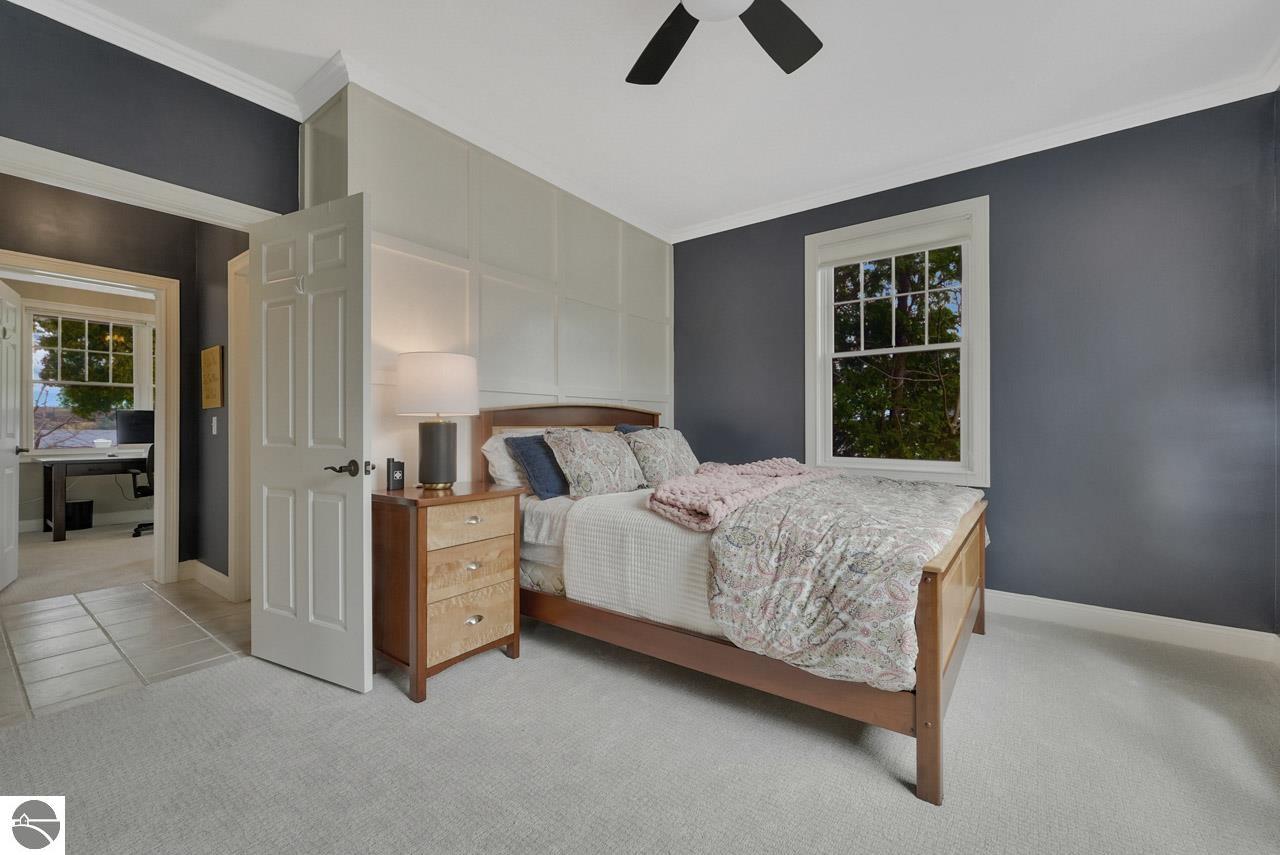 8030 S Lakeview