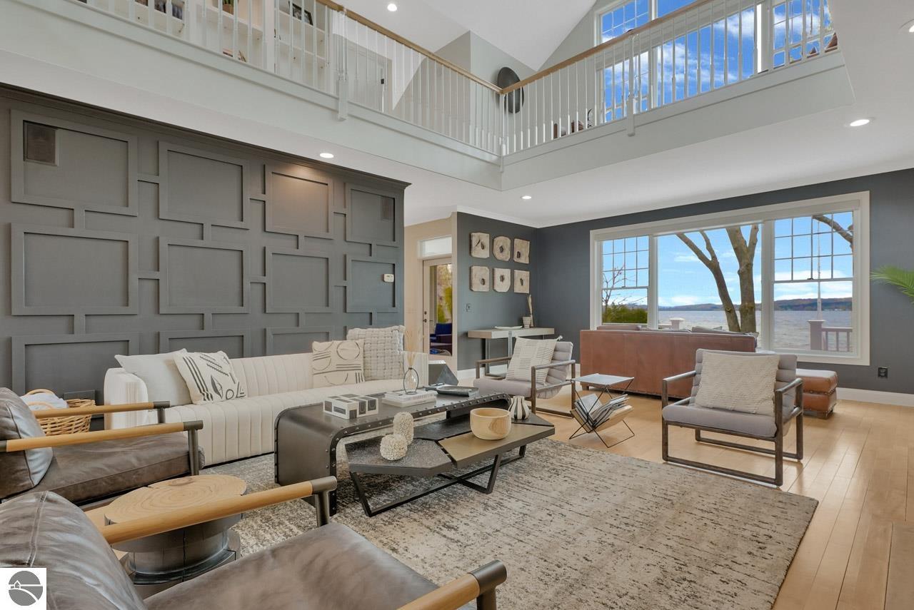 8030 S Lakeview