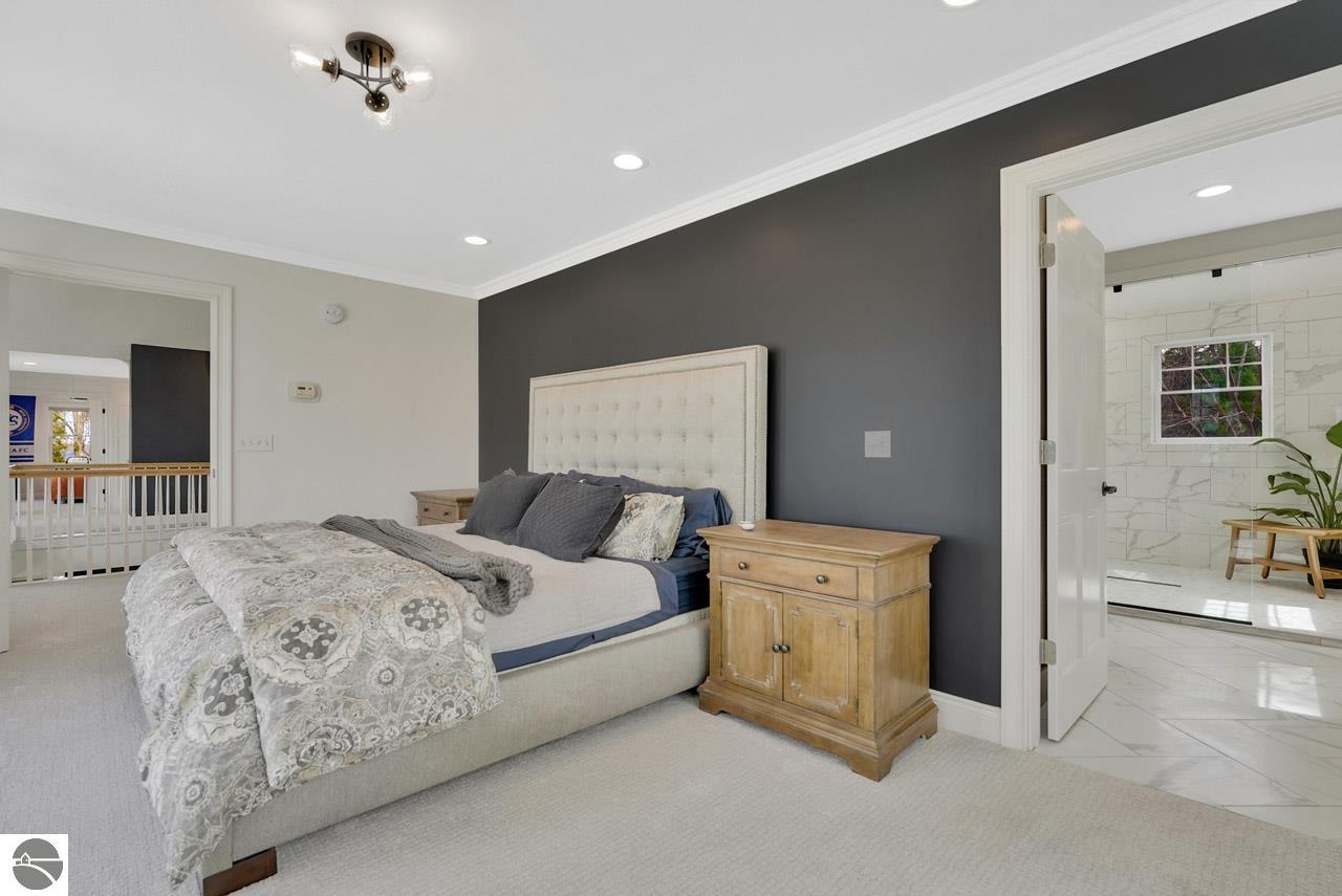 8030 S Lakeview