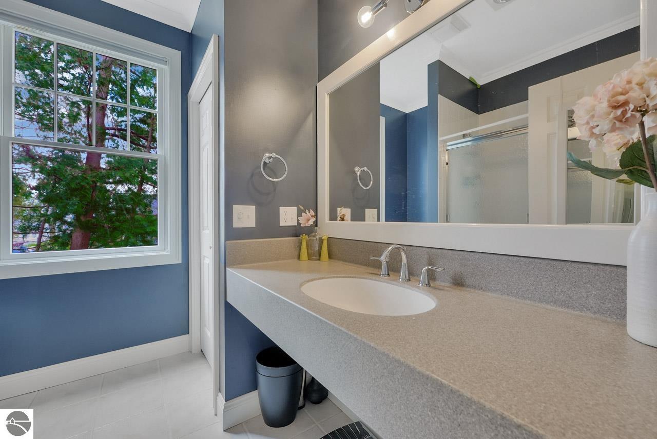 8030 S Lakeview