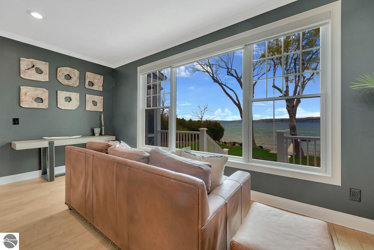 8030 S Lakeview