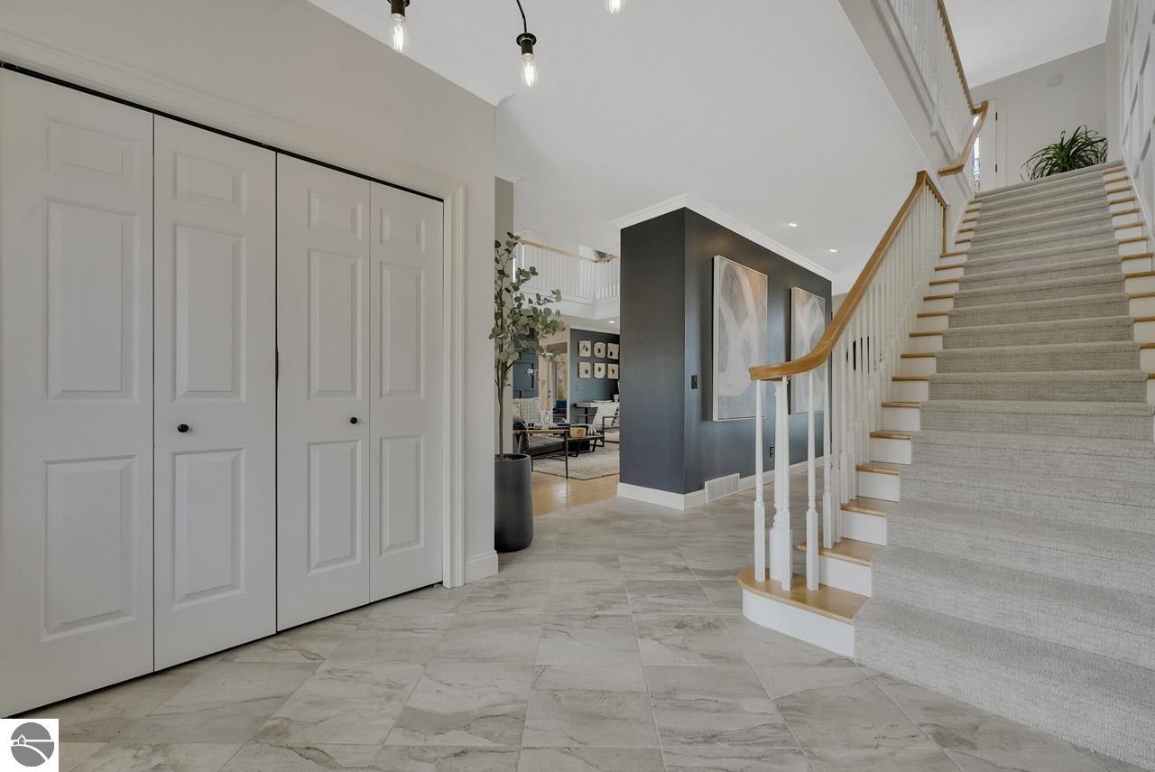 8030 S Lakeview