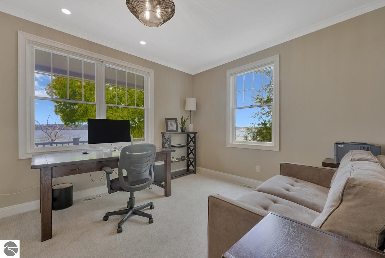 8030 S Lakeview
