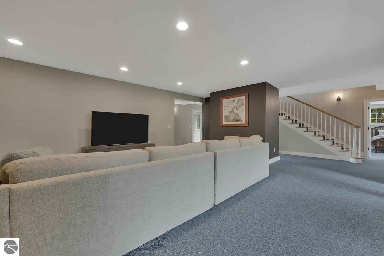 8030 S Lakeview