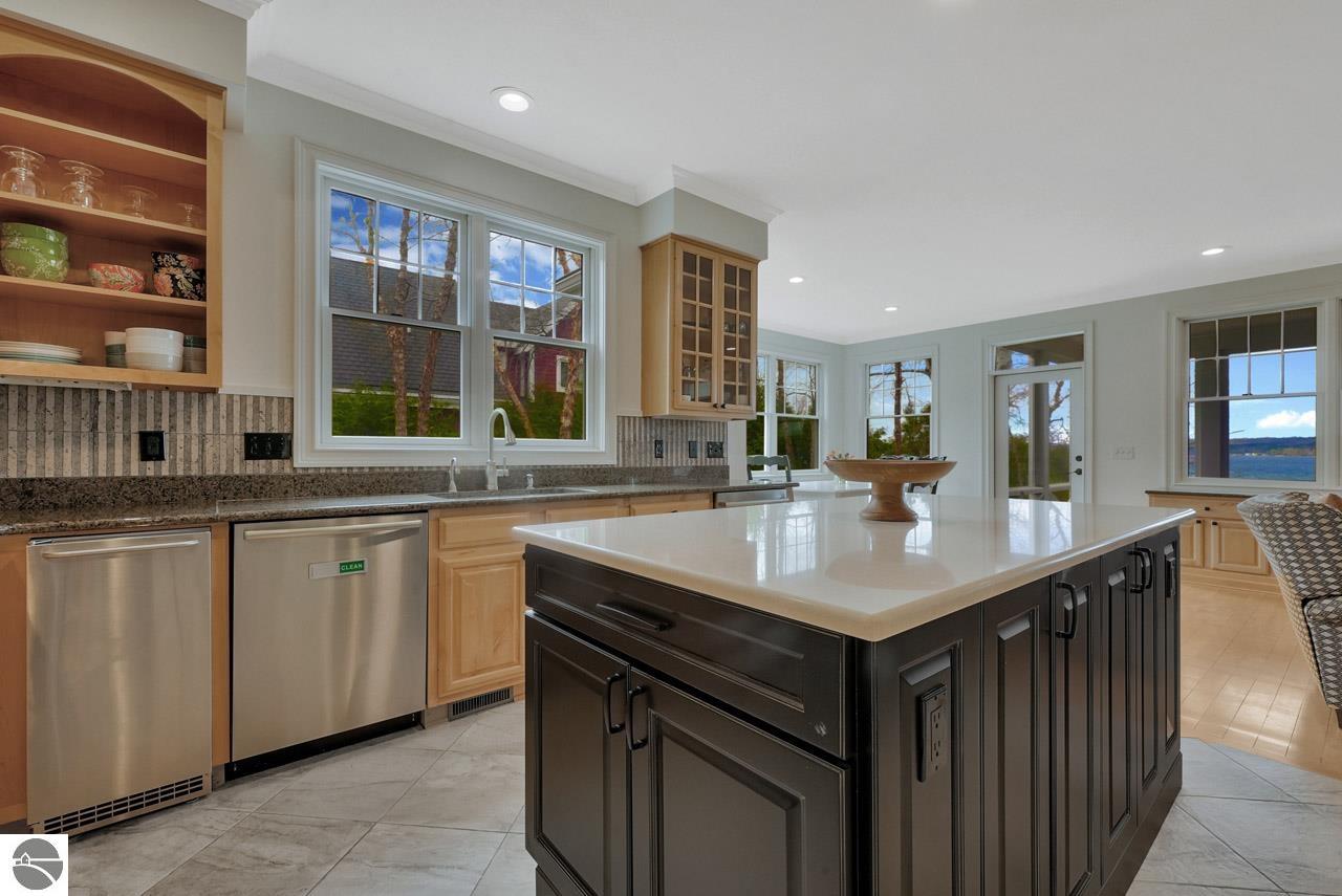 8030 S Lakeview