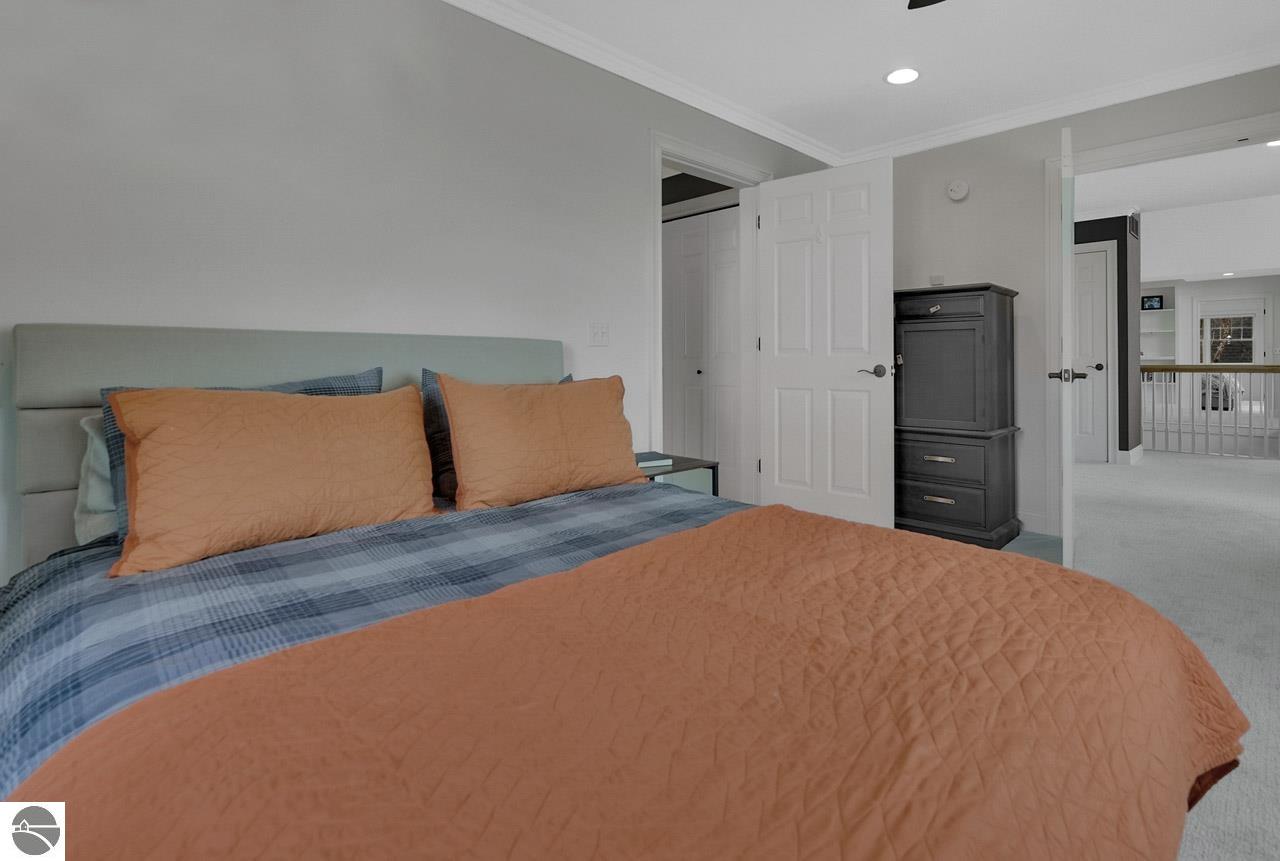 8030 S Lakeview