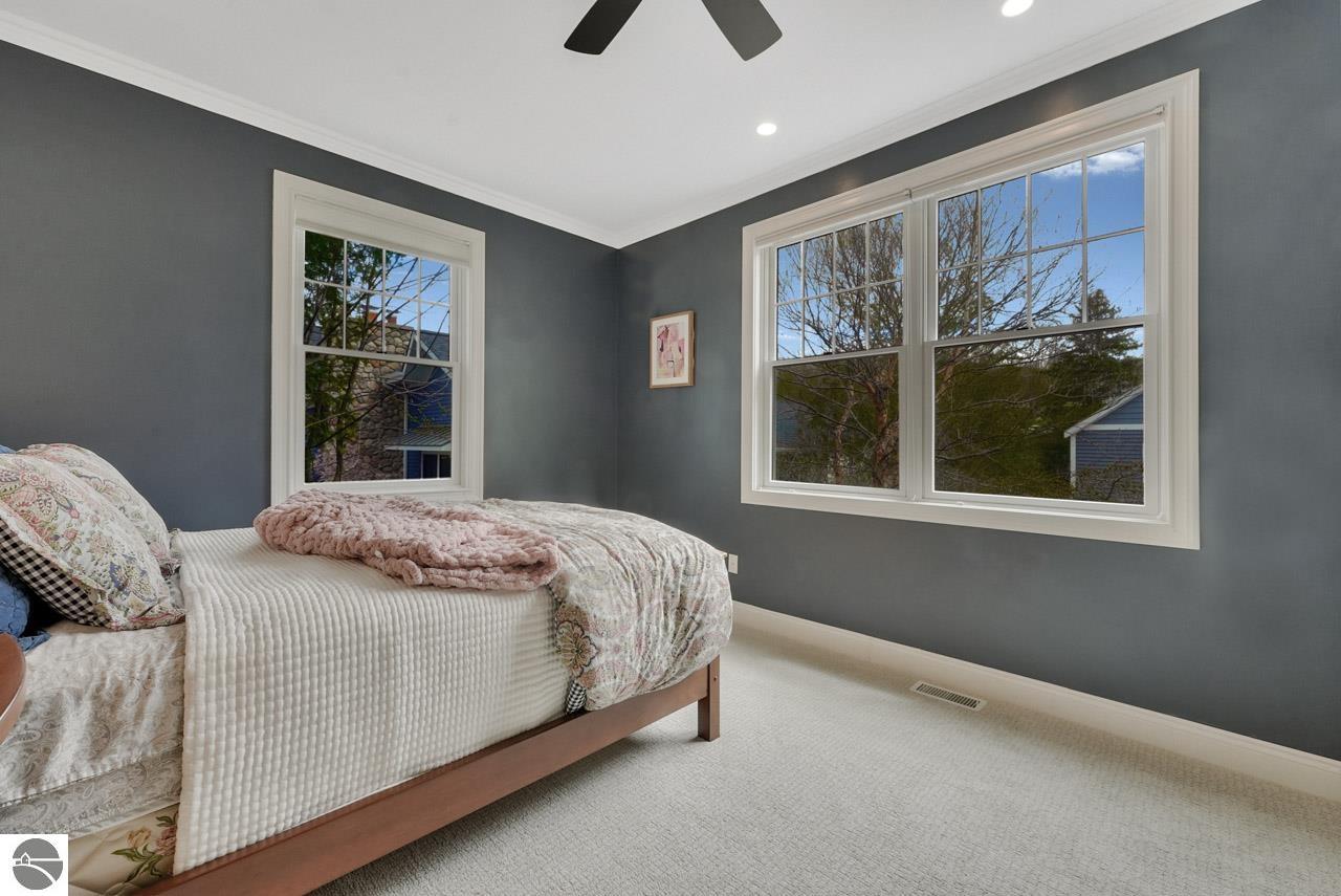 8030 S Lakeview