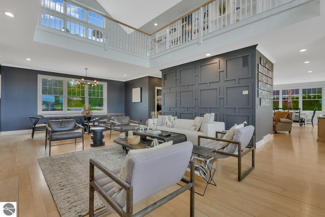 8030 S Lakeview