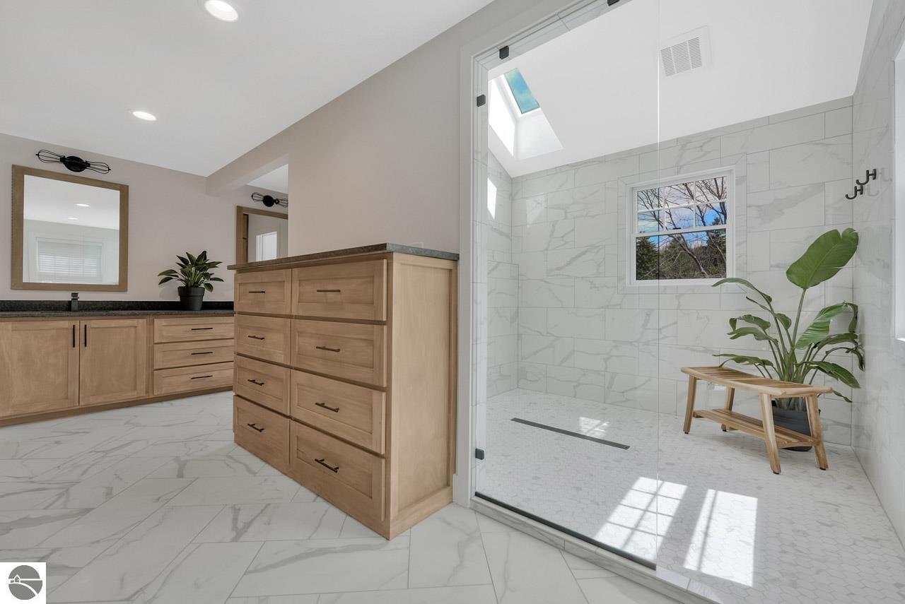 8030 S Lakeview