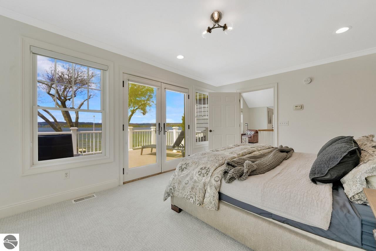 8030 S Lakeview