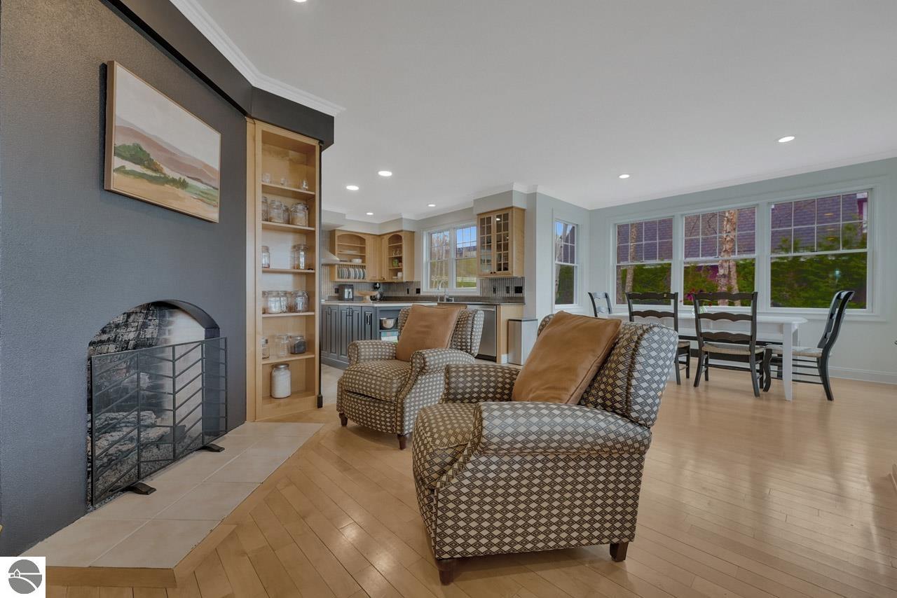 8030 S Lakeview
