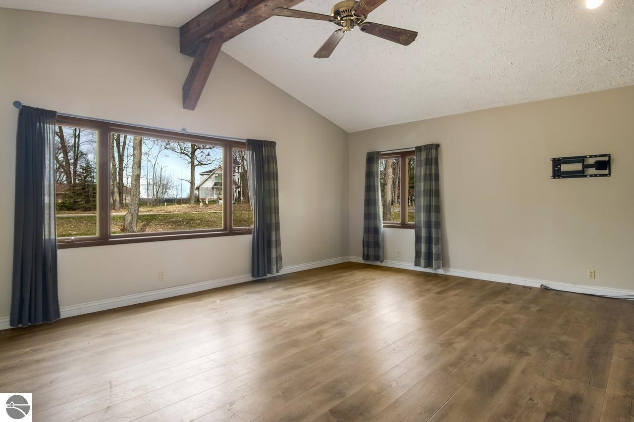 1039 W Long Lake Road