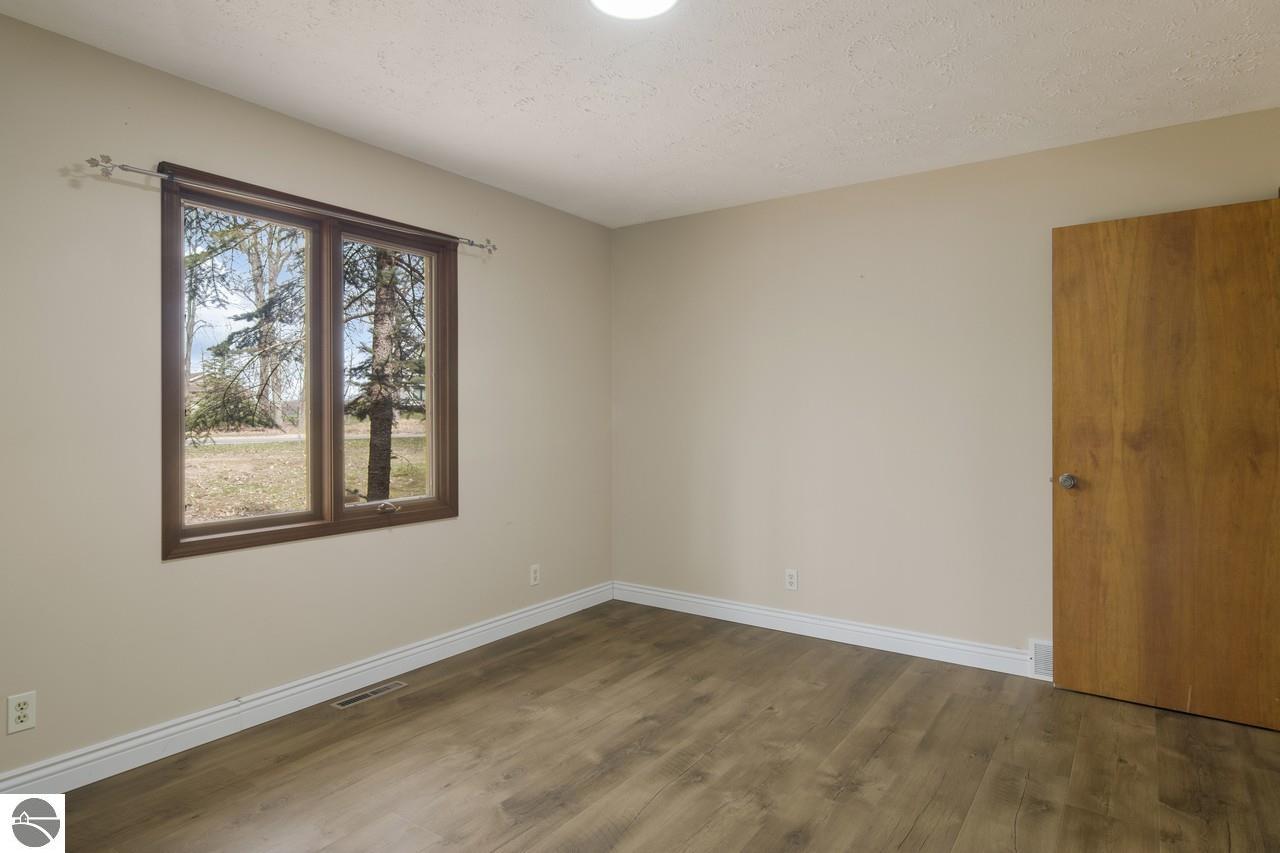 1039 W Long Lake Road