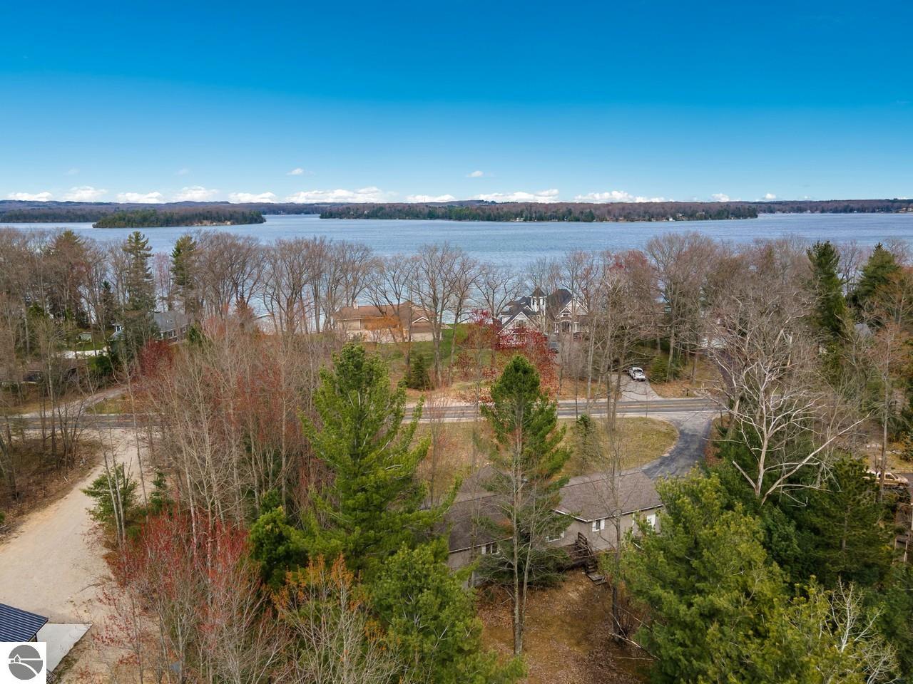 1039 W Long Lake Road