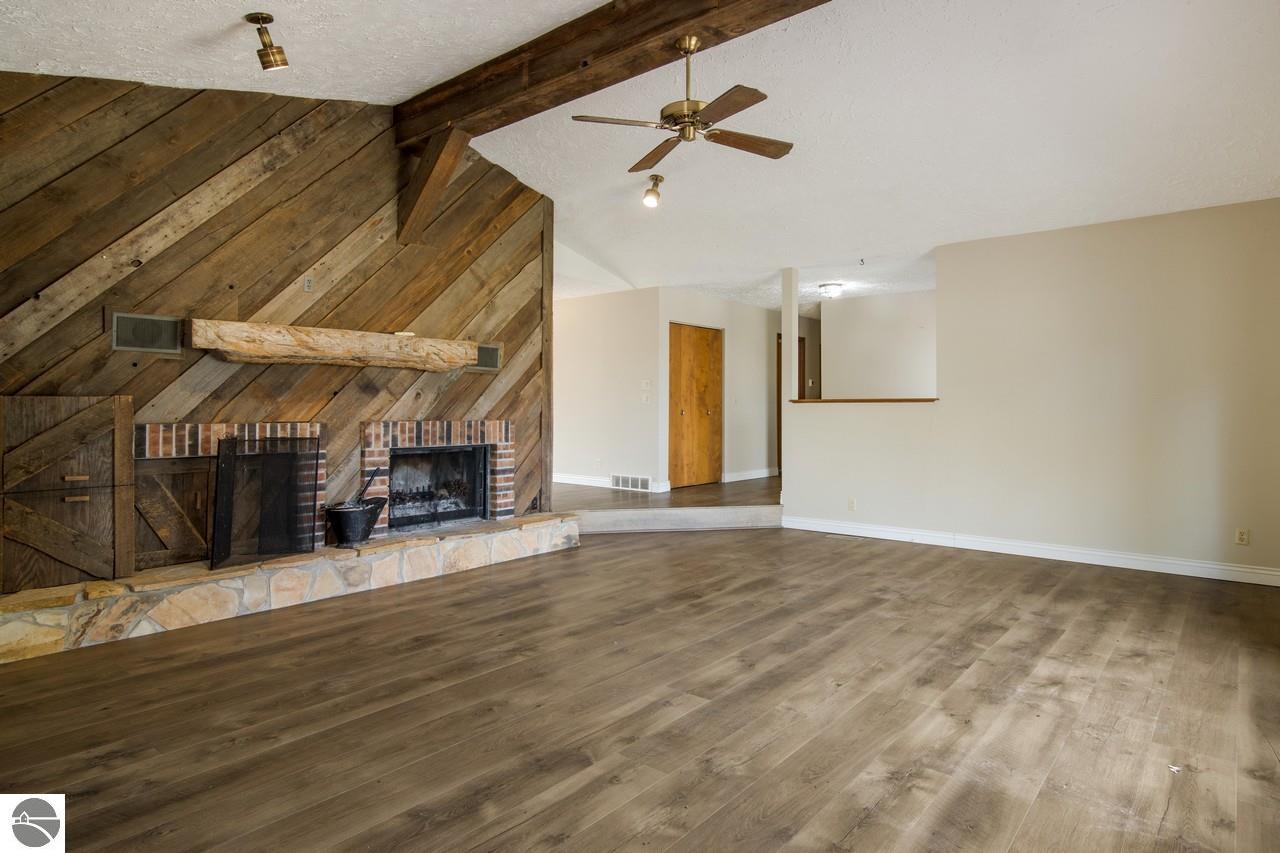 1039 W Long Lake Road