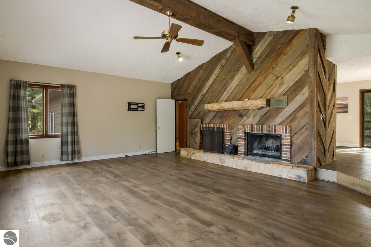 1039 W Long Lake Road