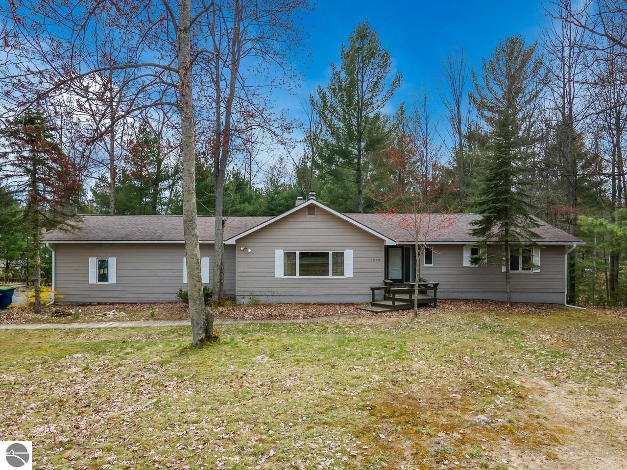 1039 W Long Lake Road