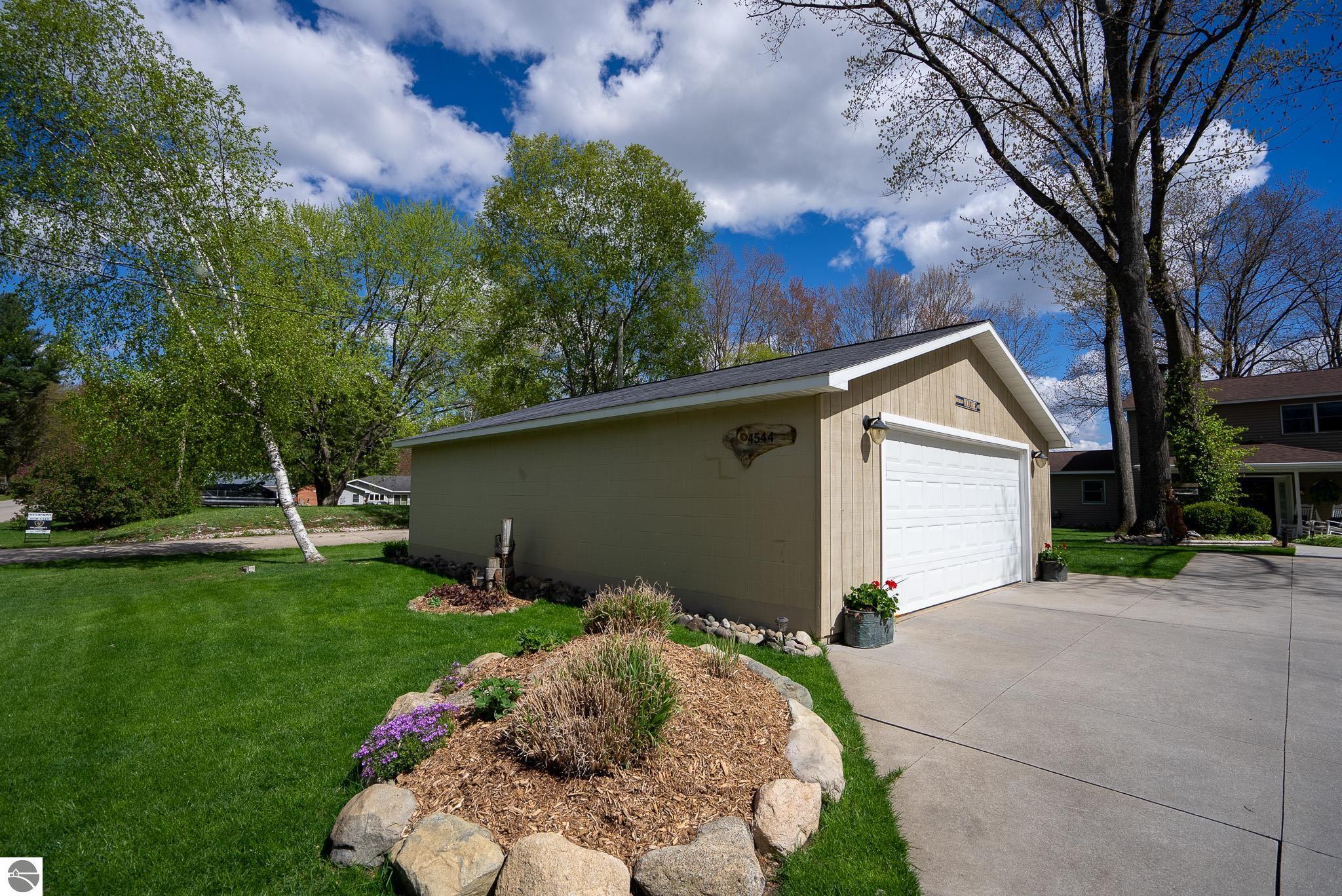 4544 N Shore Drive