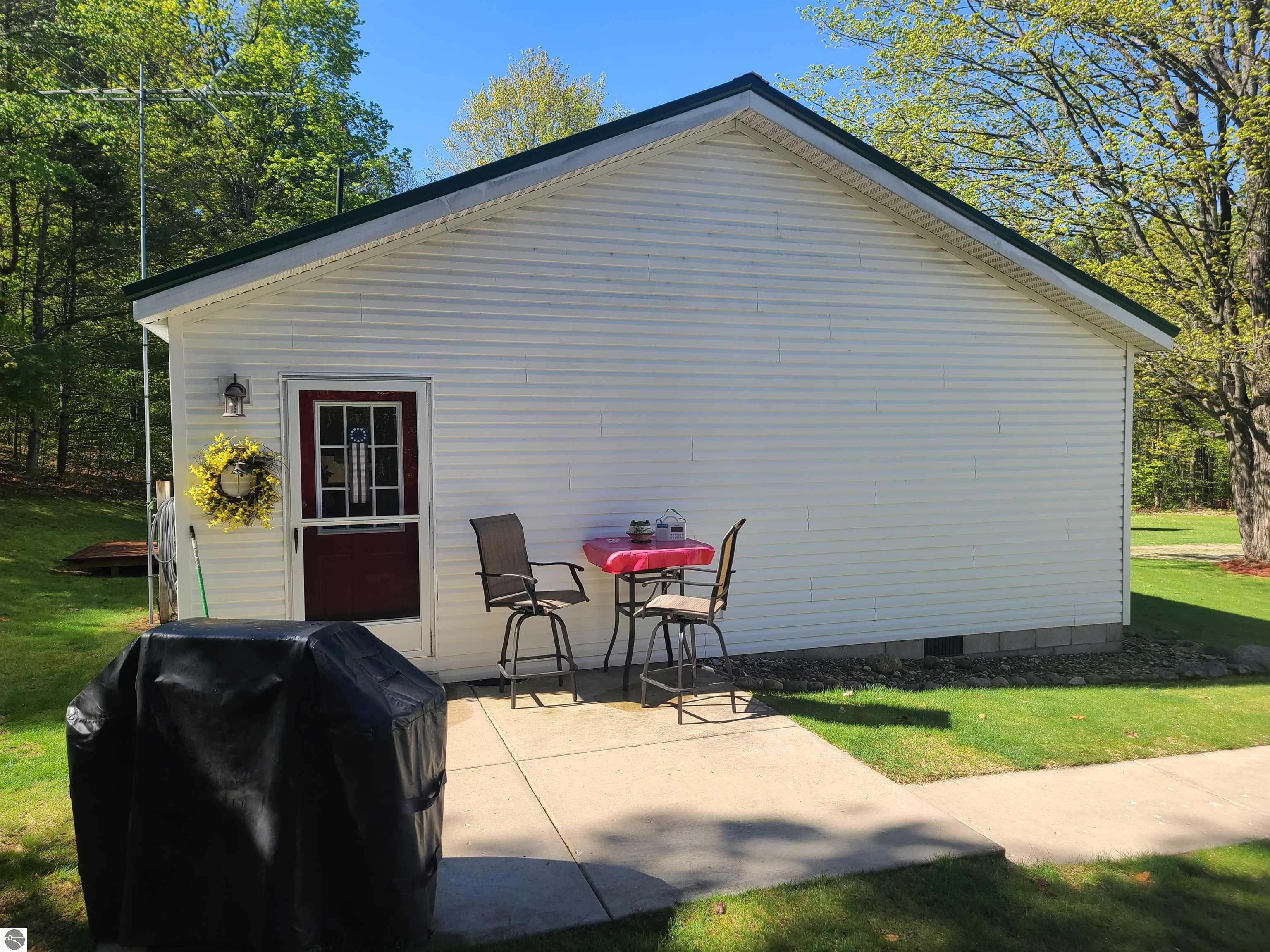 4157 N Sharon Road, SE