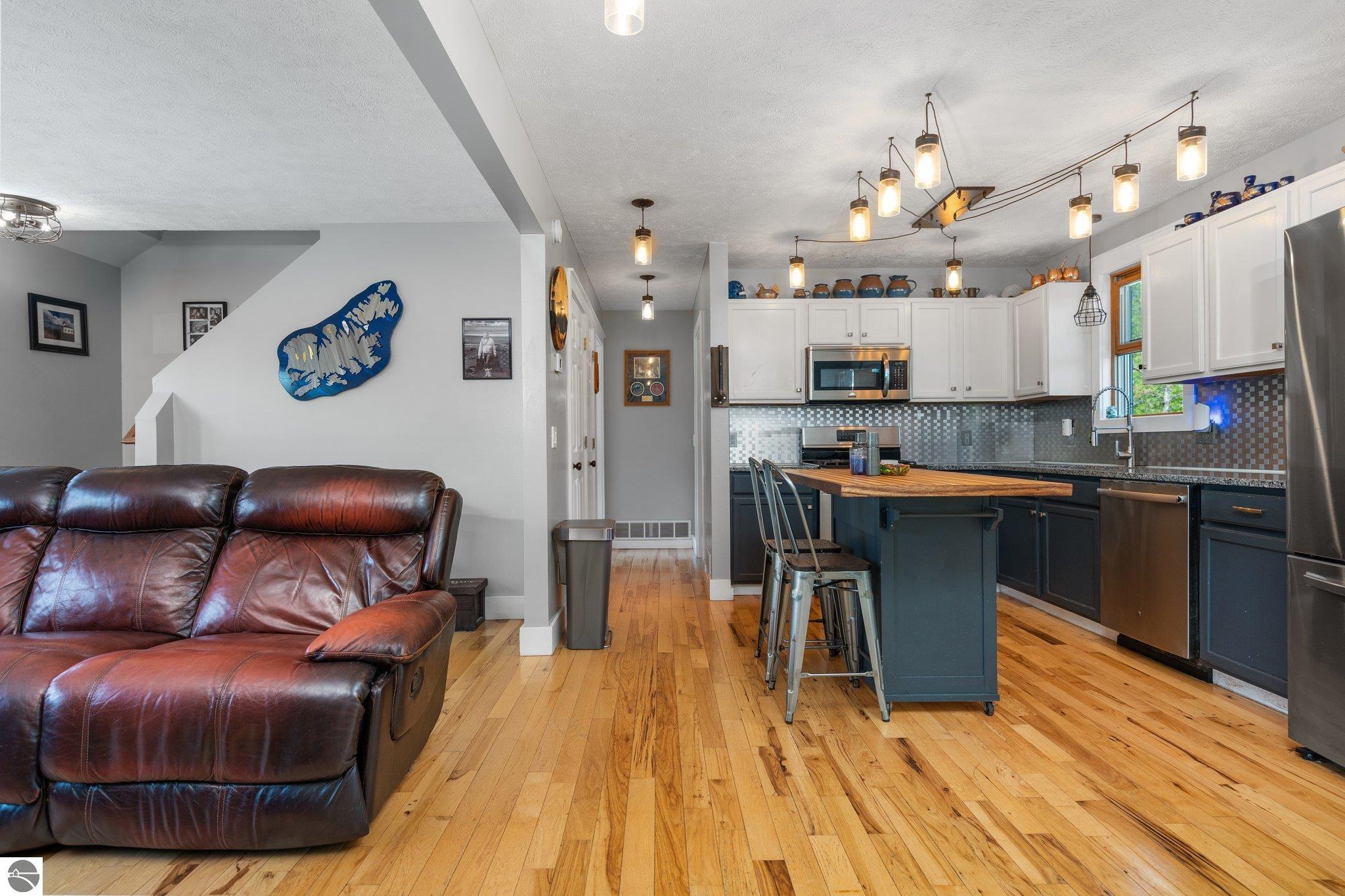 5225 Gauthier Lane
