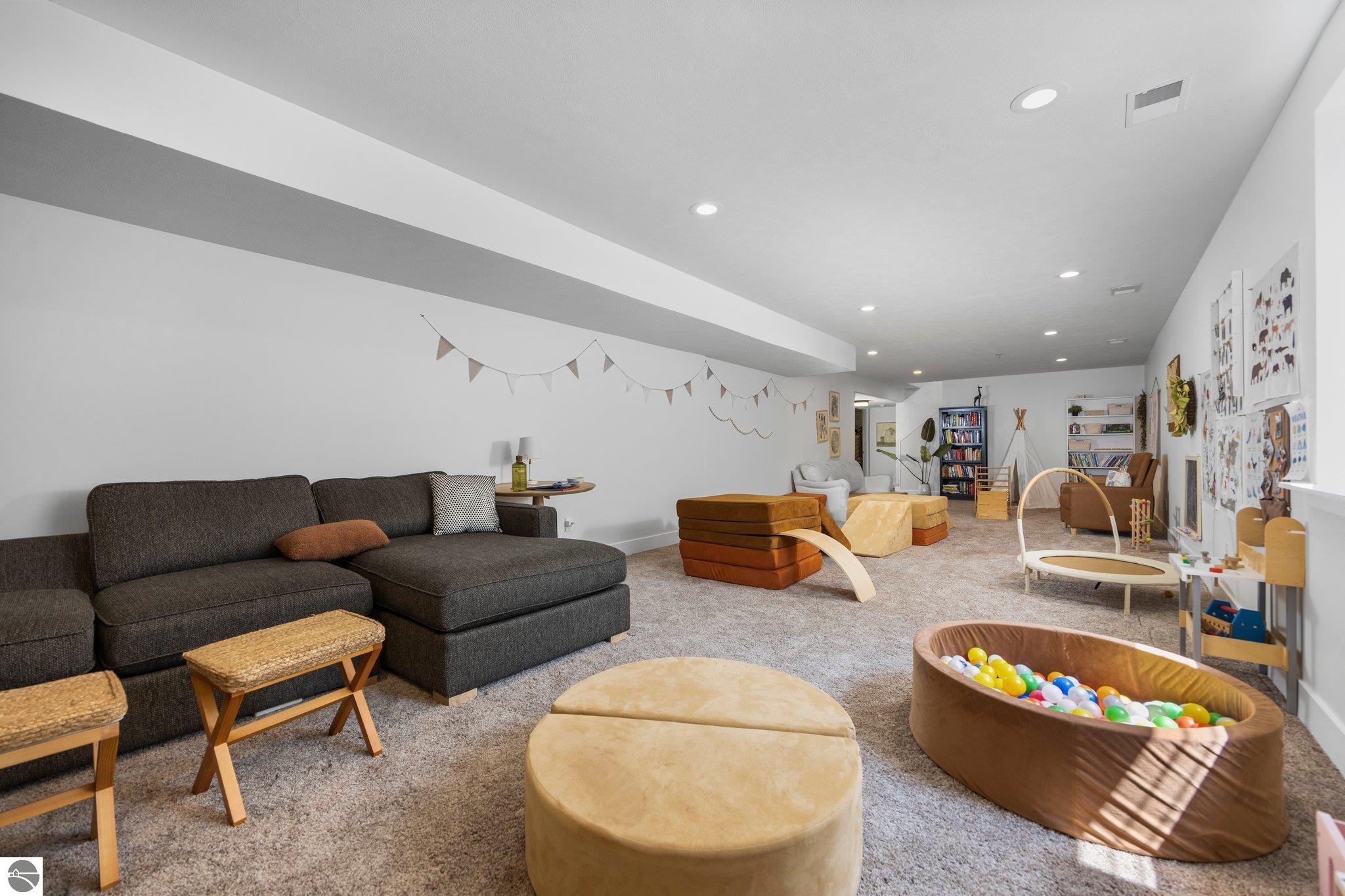 7547 E Meadows Drive
