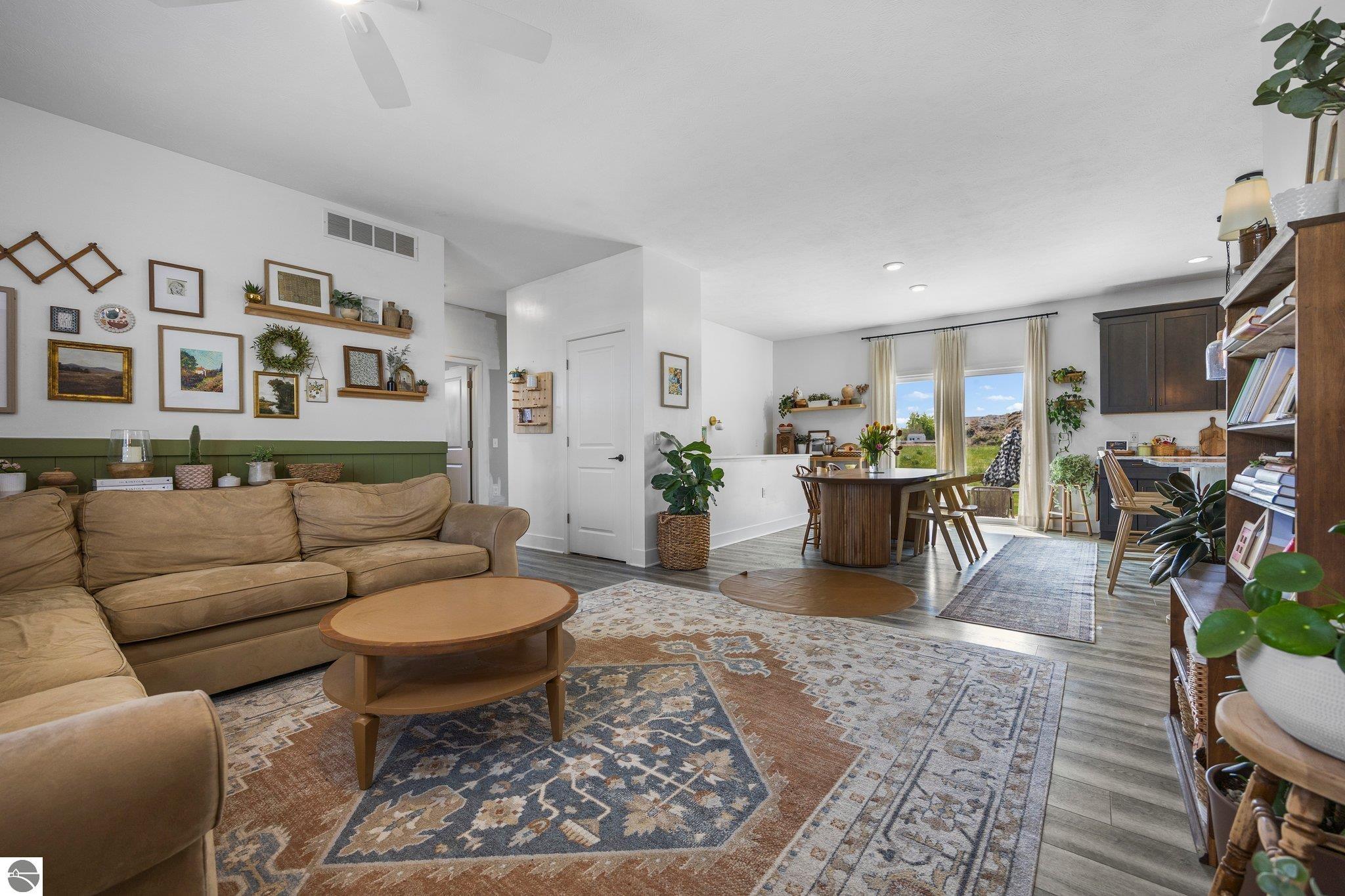 7547 E Meadows Drive