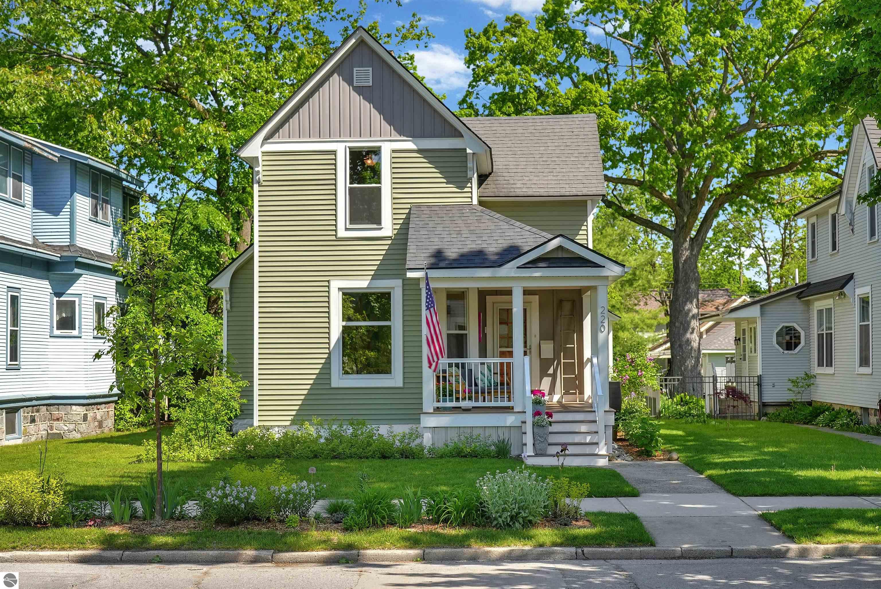 220 W Tenth Street