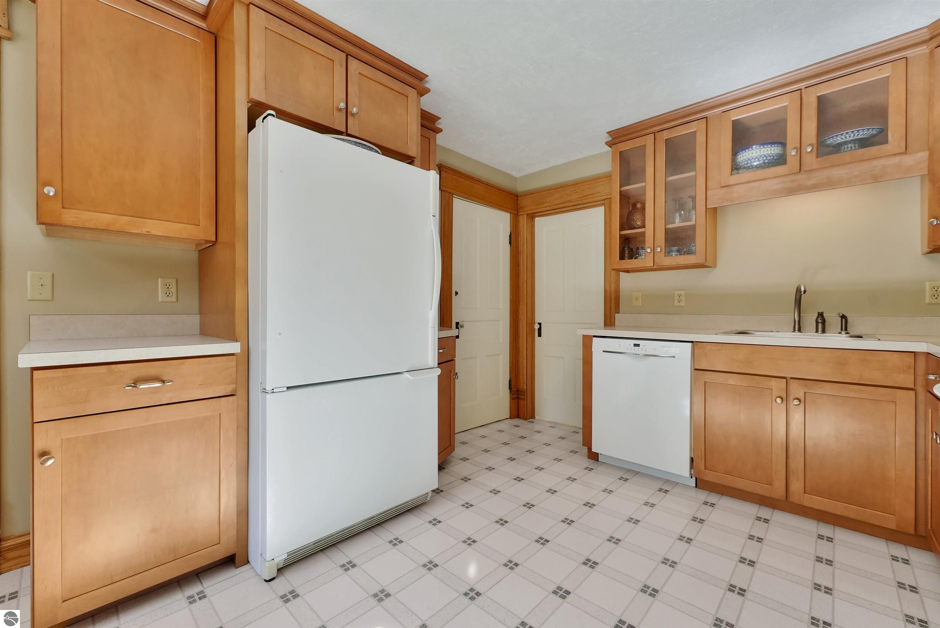 220 W Tenth Street