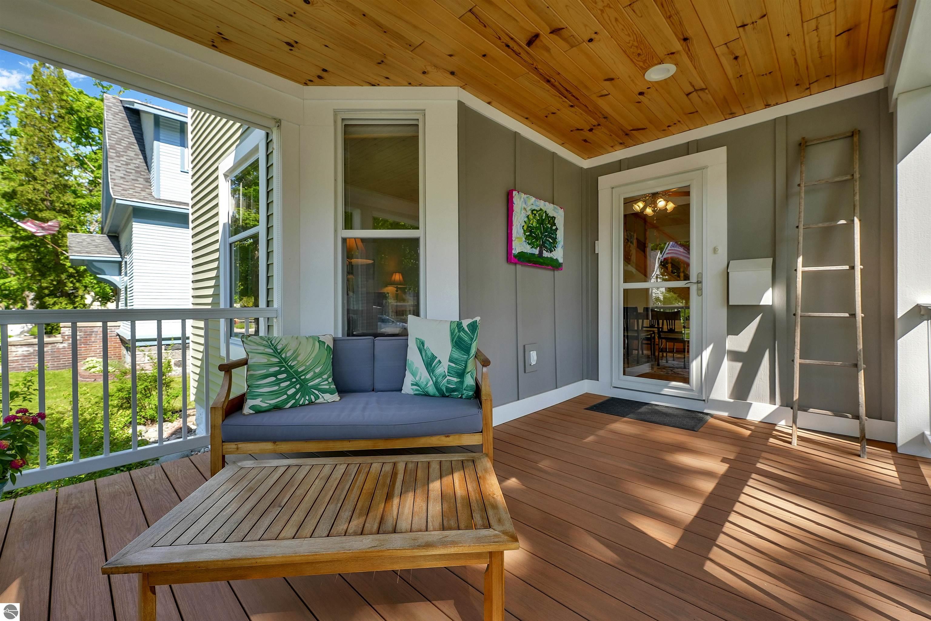 220 W Tenth Street