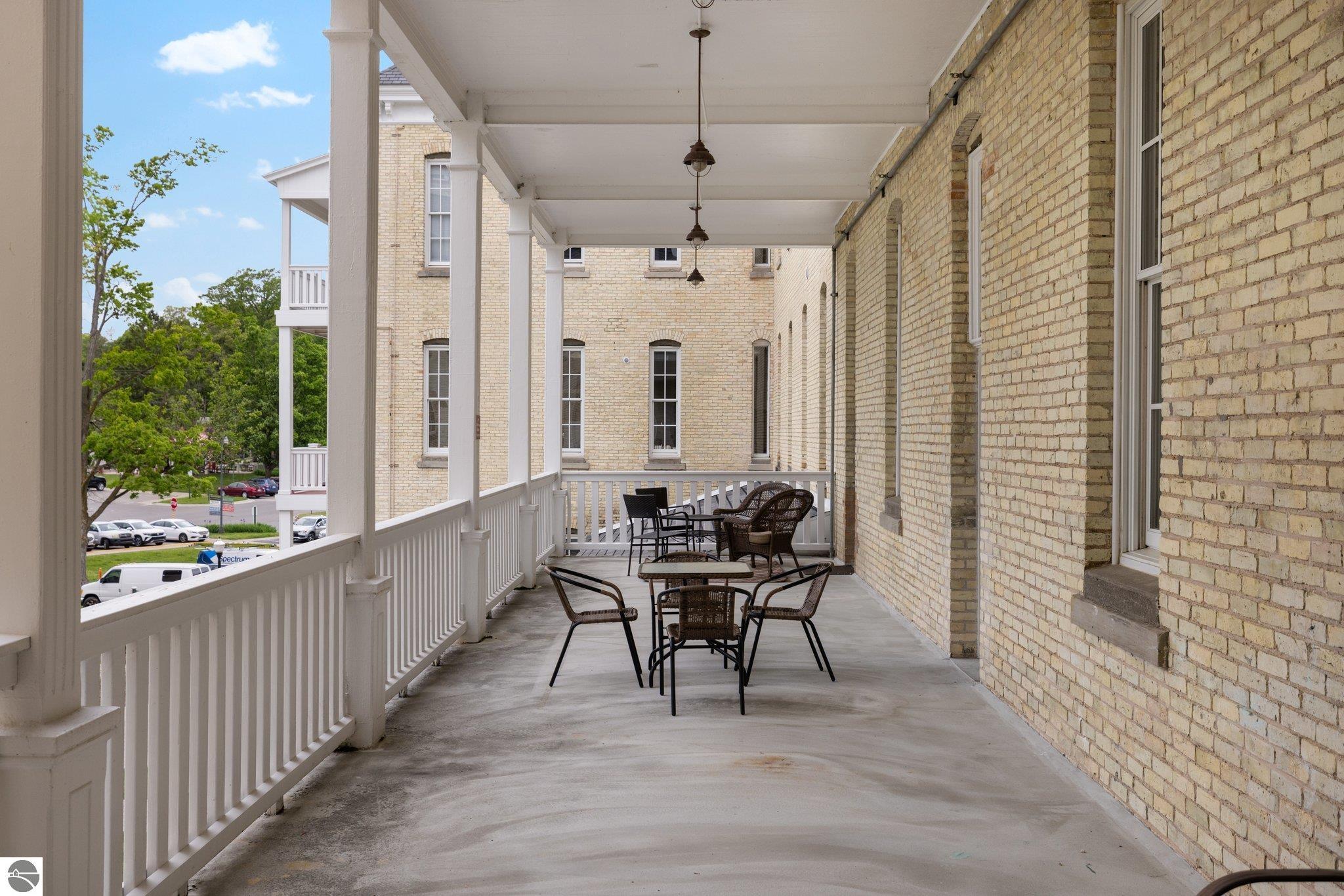 800-218 Cottageview Drive # 218