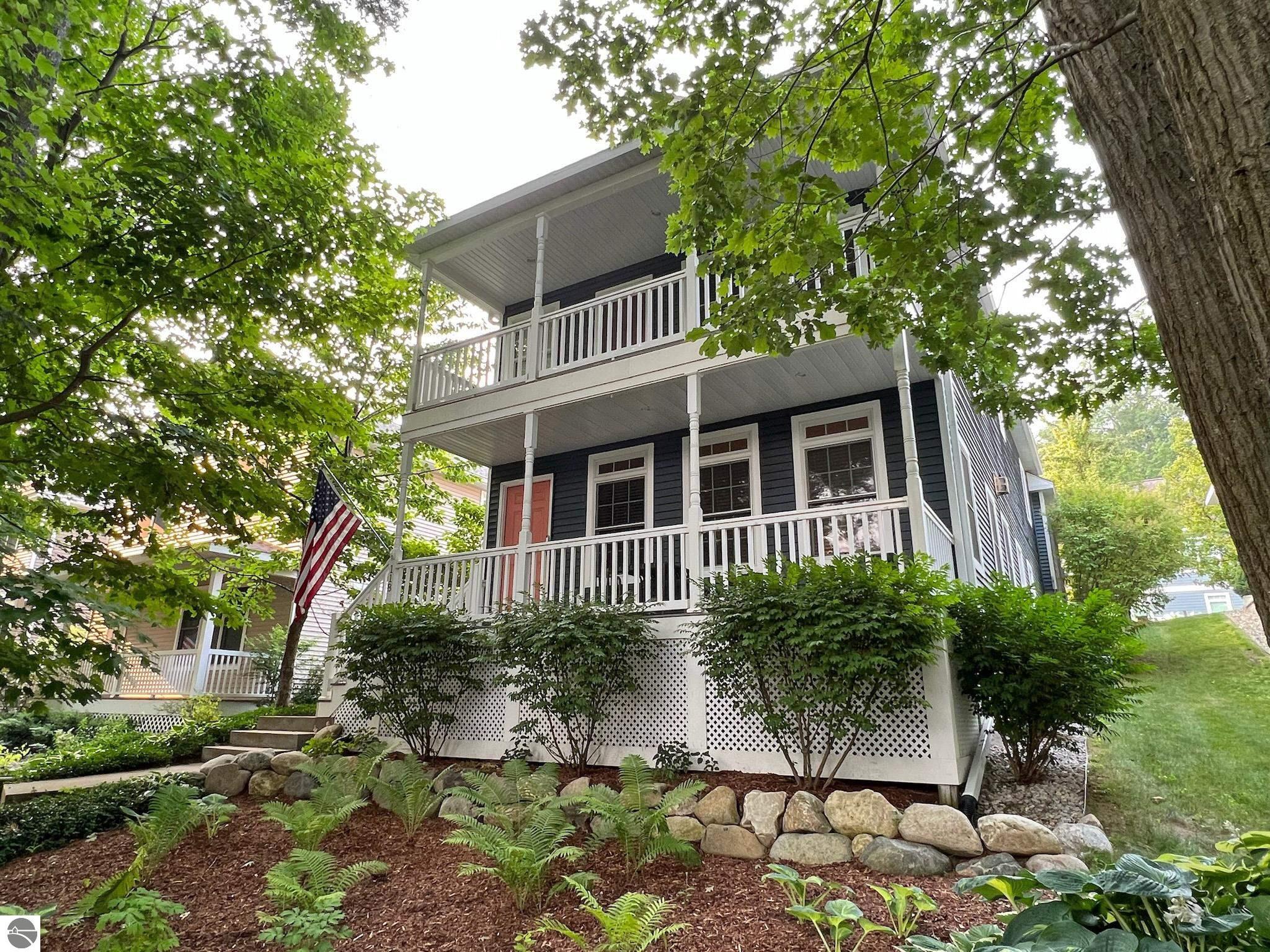 118 E Seventeenth Street