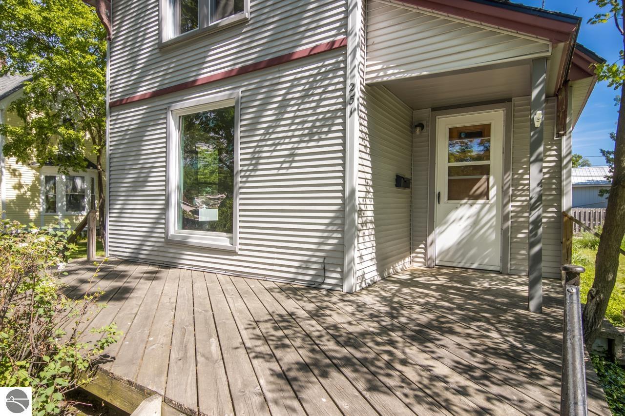 251 E Tenth Street