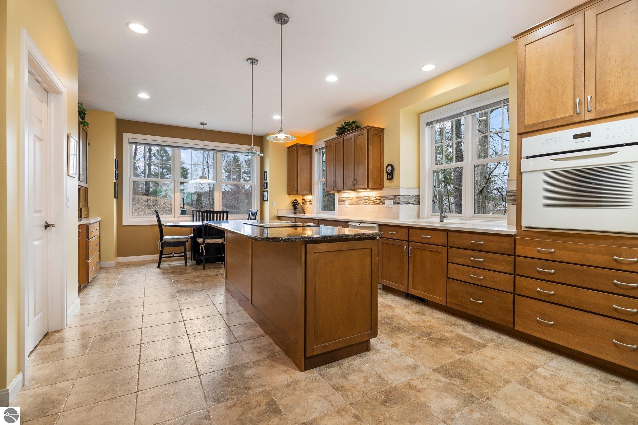 6403 Cedarmere